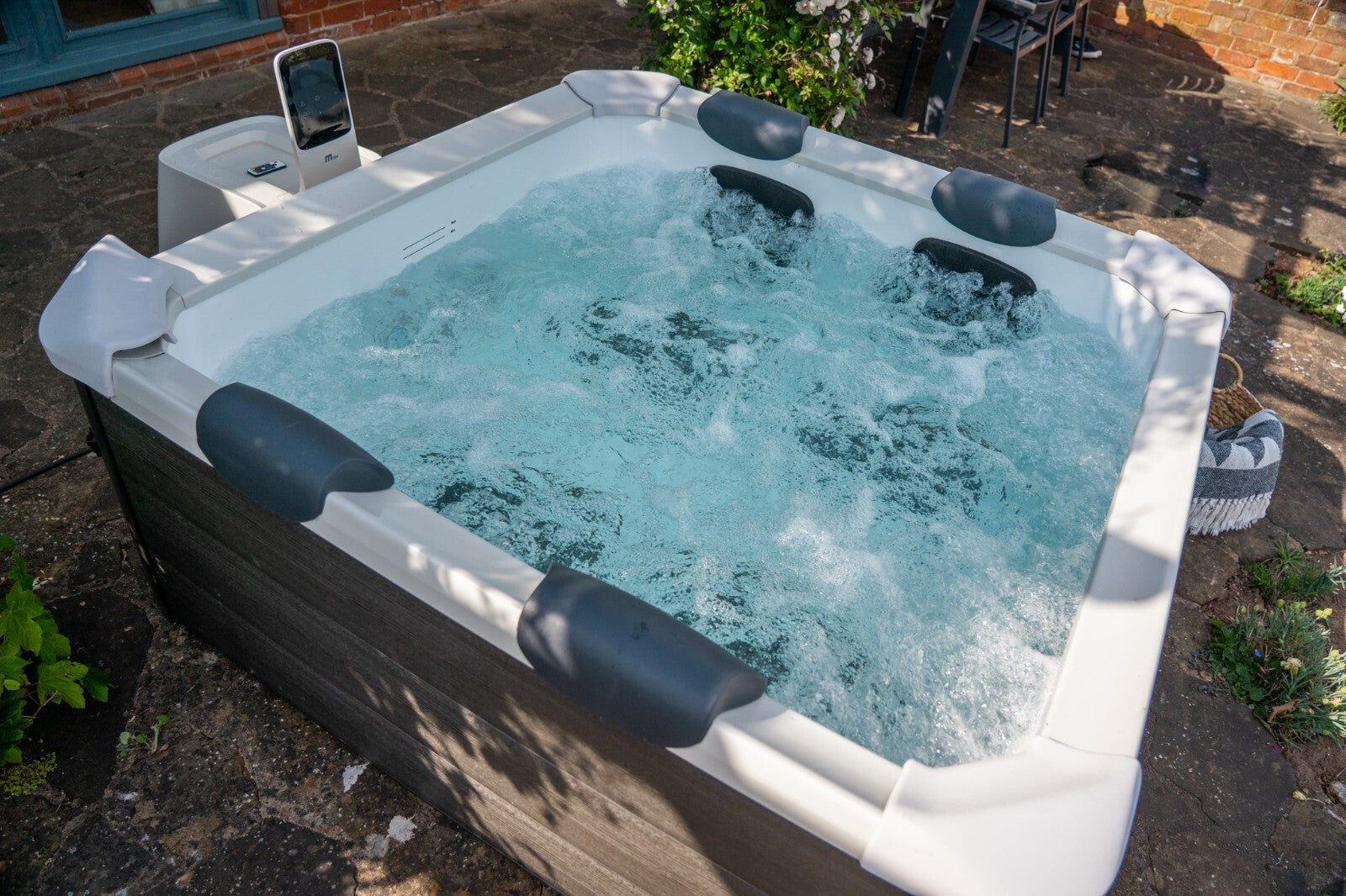 MSPA FRAME OSLO BUBBLE & JET SPA INFLATABLE HOT TUB PLASTIC WOOD WALL LED LIGHTS
