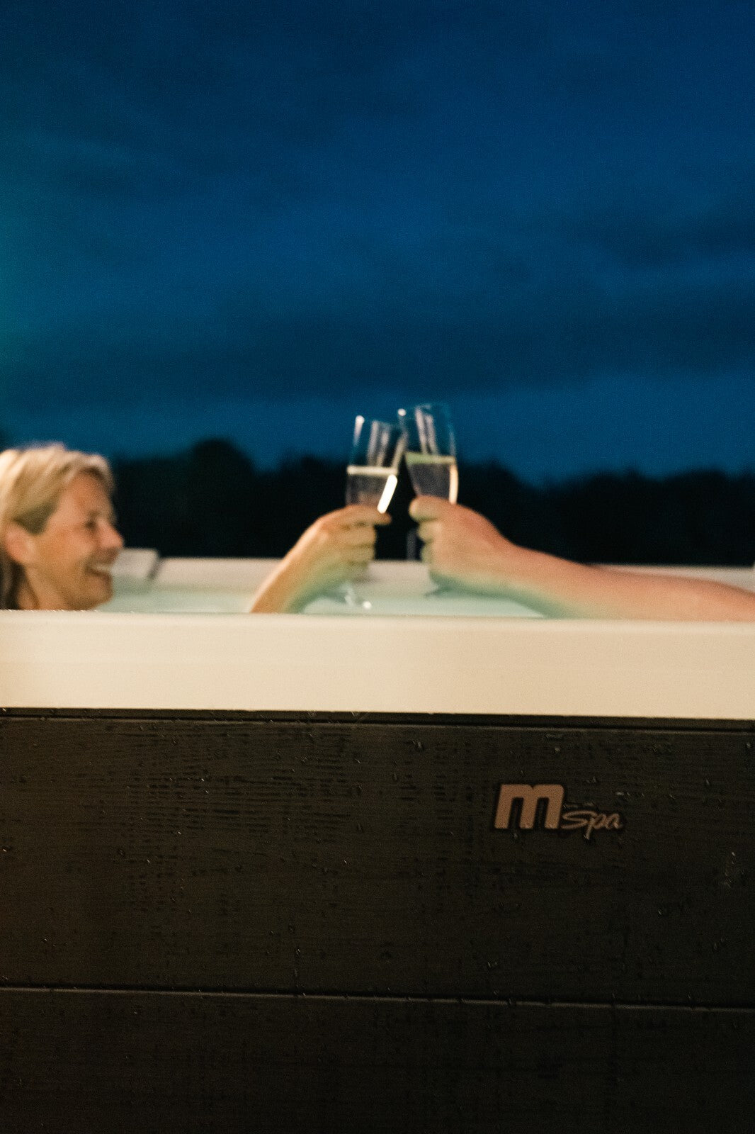 MSPA FRAME OSLO BUBBLE & JET SPA INFLATABLE HOT TUB PLASTIC WOOD WALL LED LIGHTS